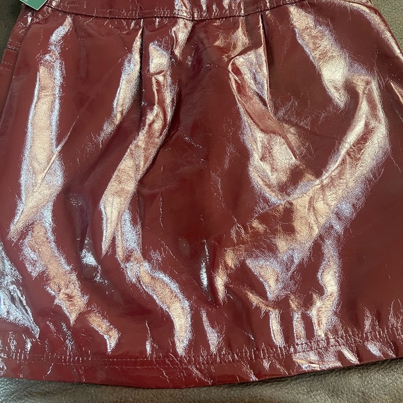 Beautiful maroon FAKE leather mini skirt - Picture 2 of 7